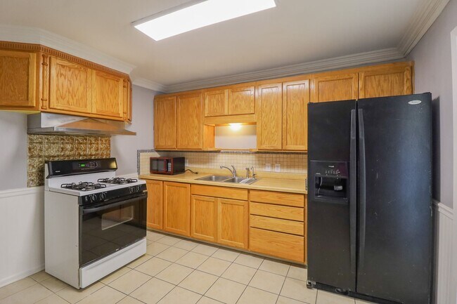 Building Photo - AVAILABLE NOW | VOUCHERS WELCOMED | 4 Bed | 2 Bath | West Tulsa