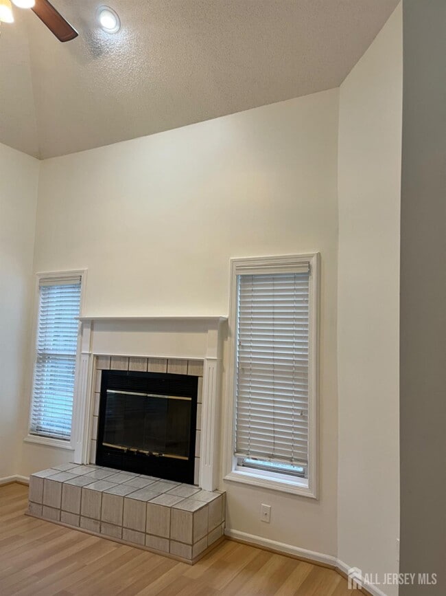 Building Photo - 111 Lloyd Ct