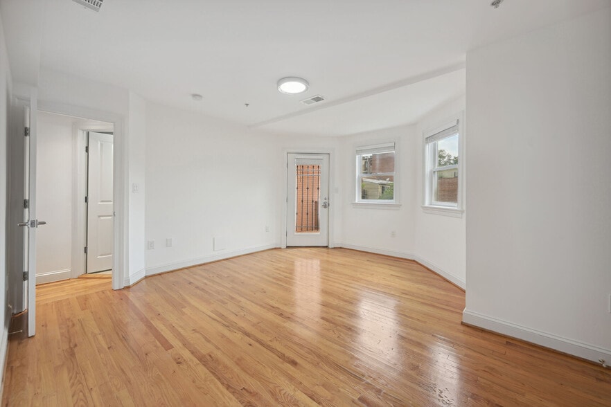 Building Photo - 933 M St NW