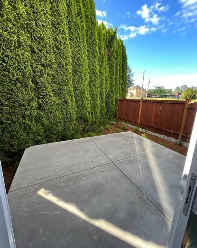 Building Photo - 2 Story Duplex | Sedro Woolley