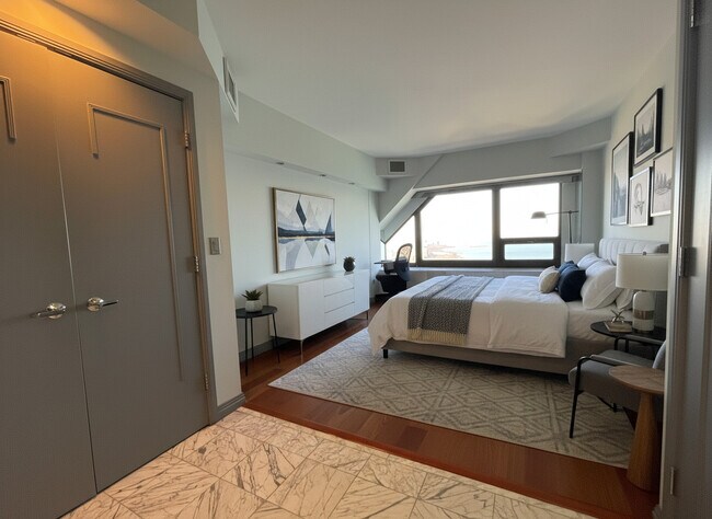 Building Photo - 175 E Delaware Pl