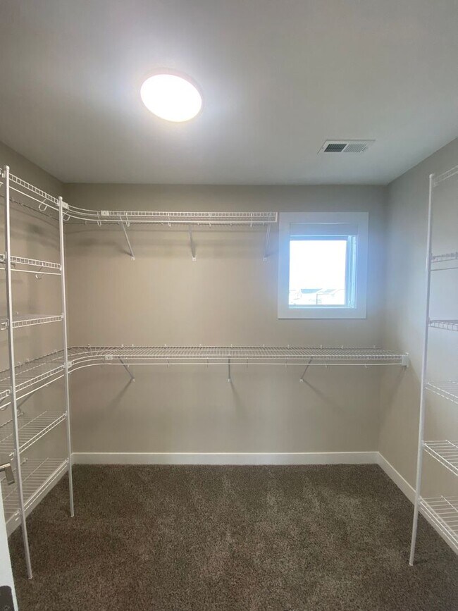 Building Photo - Luxury New Construction Home - Gorgeous Po...