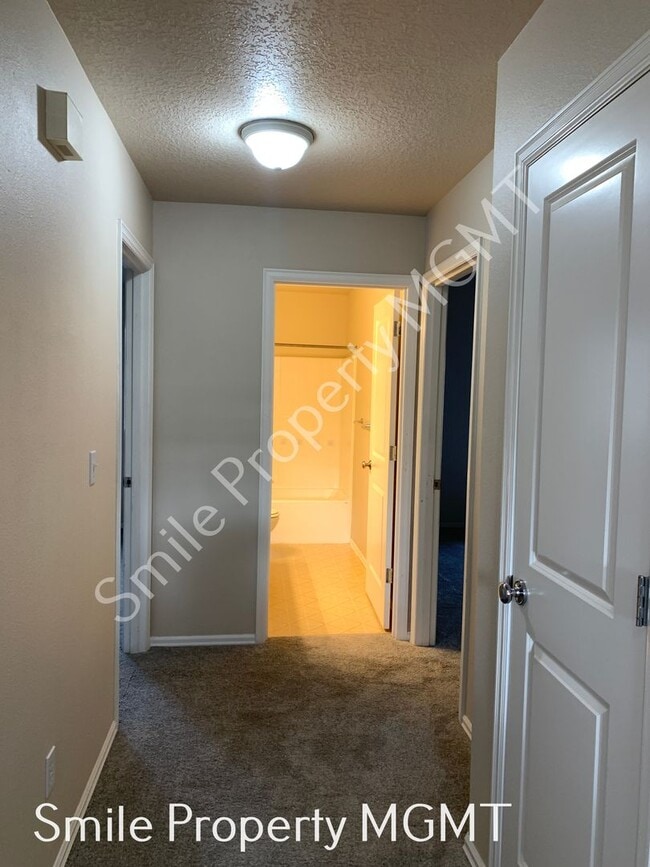 Building Photo - A beautiful 2-story single house in Clackamas.