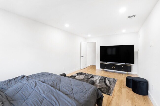 Building Photo - Movie in special, first 1/2 month rent is FREE! Charming 2-Bedroom Condo with 2 Full & 2 Half Bat...