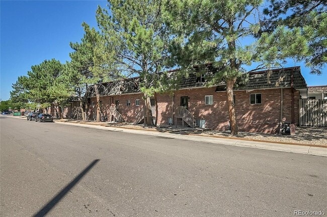 Building Photo - 5401 E Warren Ave