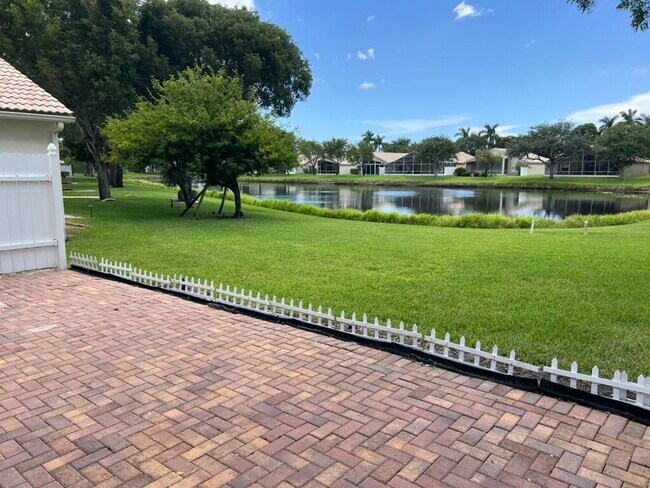 Building Photo - 10596 Sunset Isles Ct
