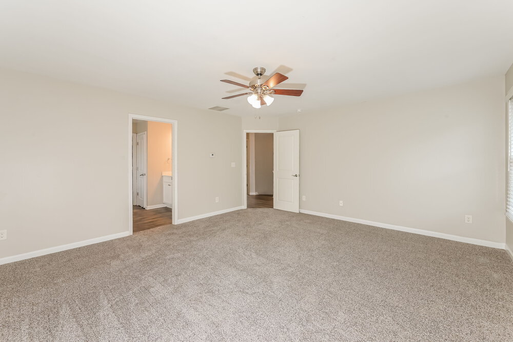 Building Photo - 1070 Sutherland Dr