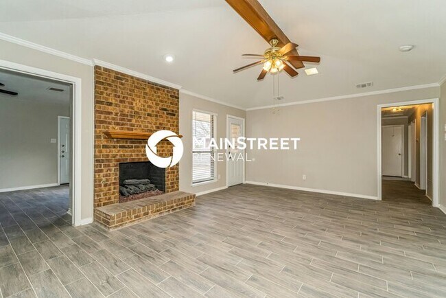 Building Photo - 3 Bedroom Pet-Friendly Home in CARROLLTON, TX with Main Street Renewal