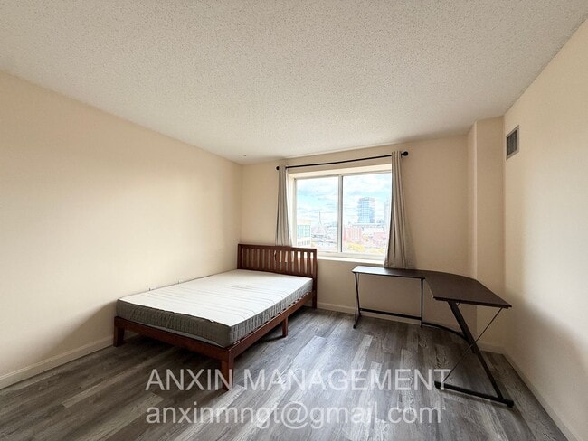 Building Photo - 8 Museum Way