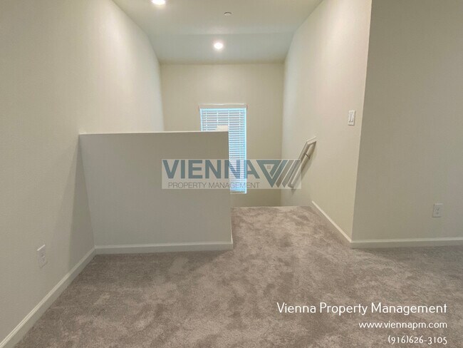Building Photo - 724 Lincolnshire Cir