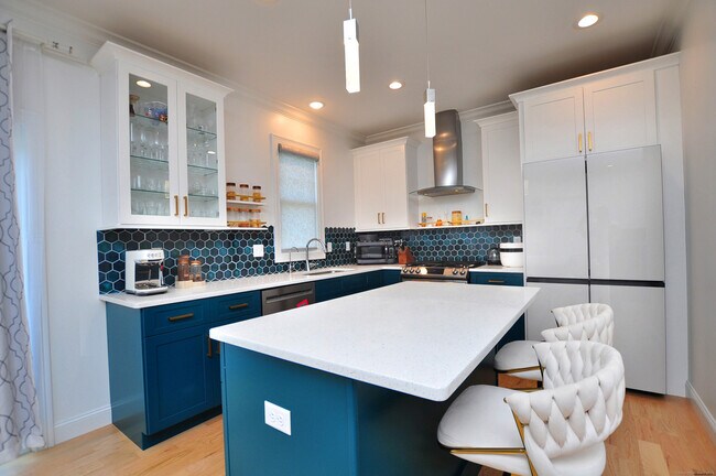 Building Photo - 5 Oakwood Cir