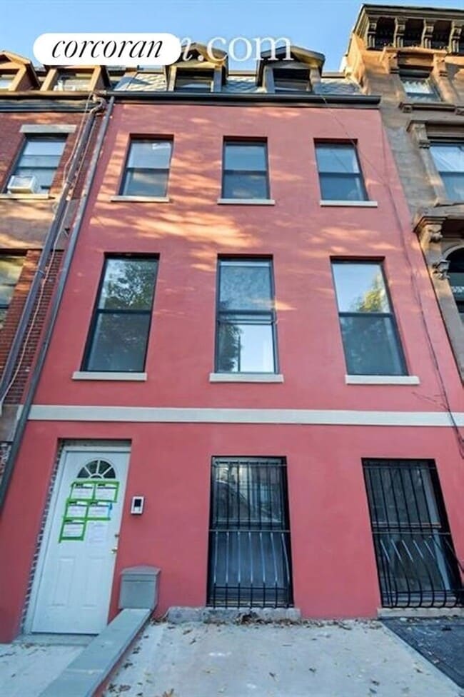 Building Photo - 653 Greene Ave