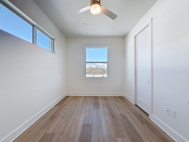 Building Photo - 342 14th St N