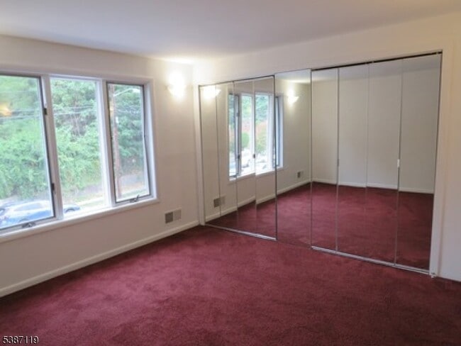 Building Photo - 84 Corabelle Ave