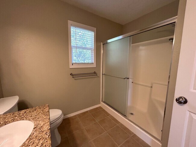 Building Photo - Gorgeous 5 bedroom 3 bathroom Home In Eagle