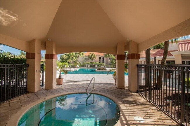 Building Photo - 3450 Pinewalk Dr N