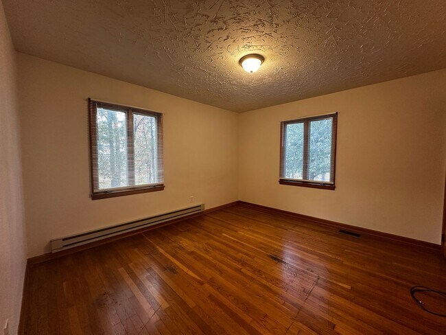 Building Photo - *Move in Special - Spacious 3 bedroom/ 2.5 bath home near Exit 8 - Morristown, TN