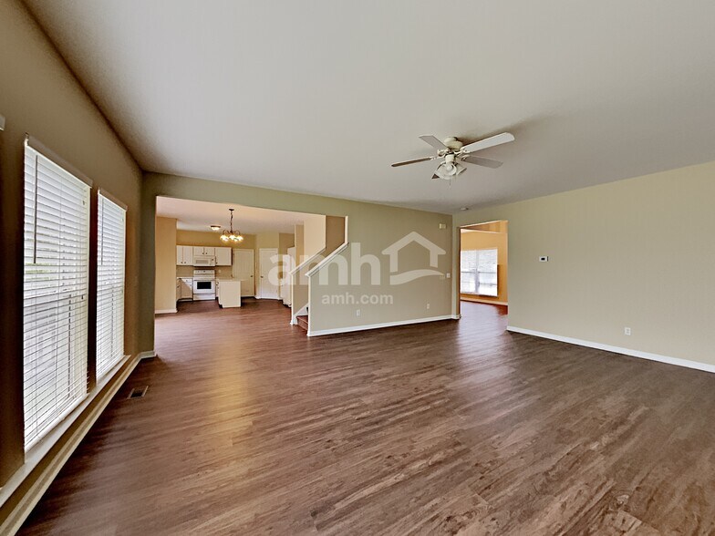 Building Photo - 302 Forest Bend Dr
