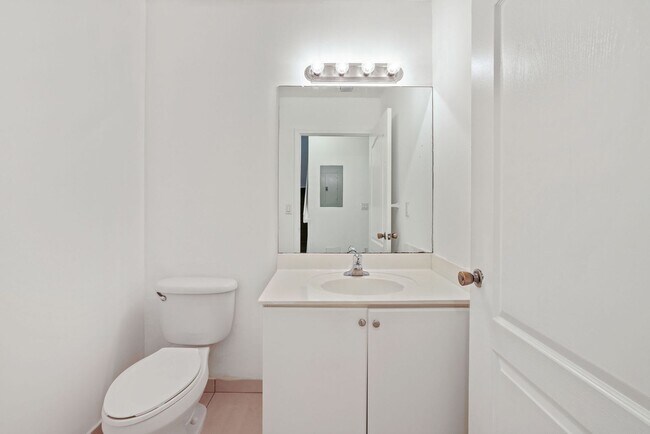 Building Photo - Cutler Bay Townhouse