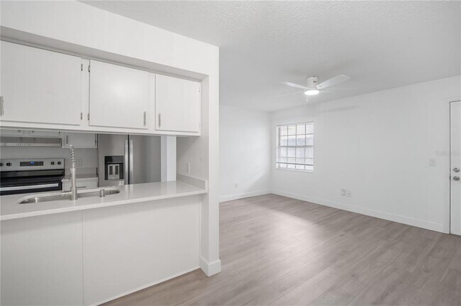 Building Photo - 4928 W Gandy Blvd