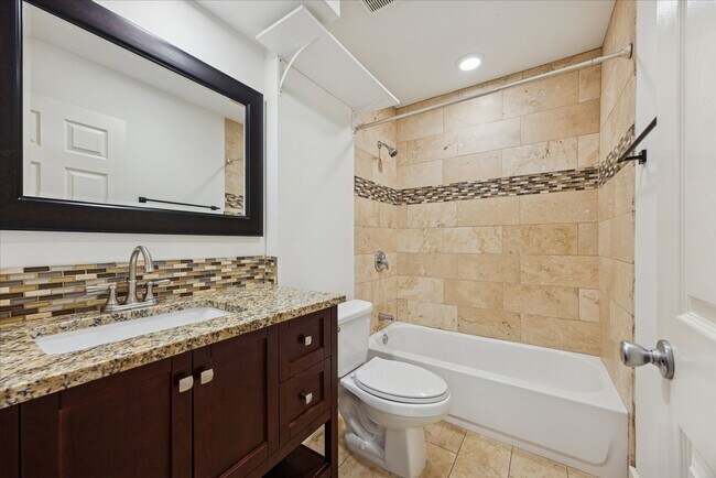 Building Photo - 2/1 Windsor Park Condo - Available Now!