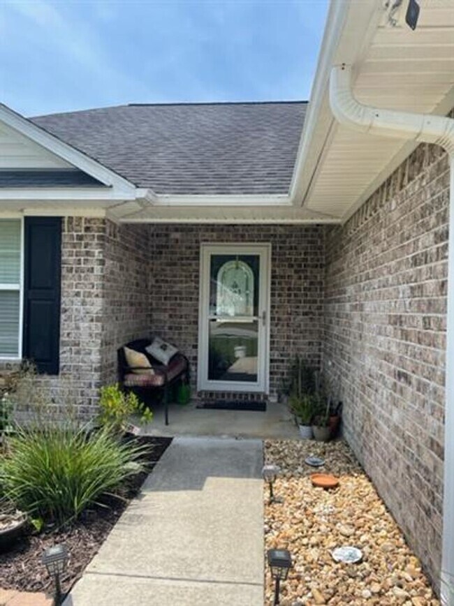Building Photo - 4 bedroom beautiful home available August 14!!