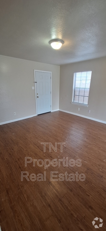 Building Photo - 2805 Sprucewood St