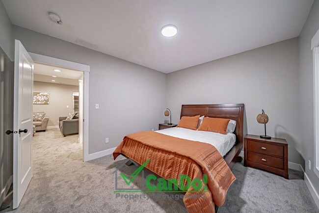 Building Photo - FURNISHED 3-bedroom Townhome near Freeman ...