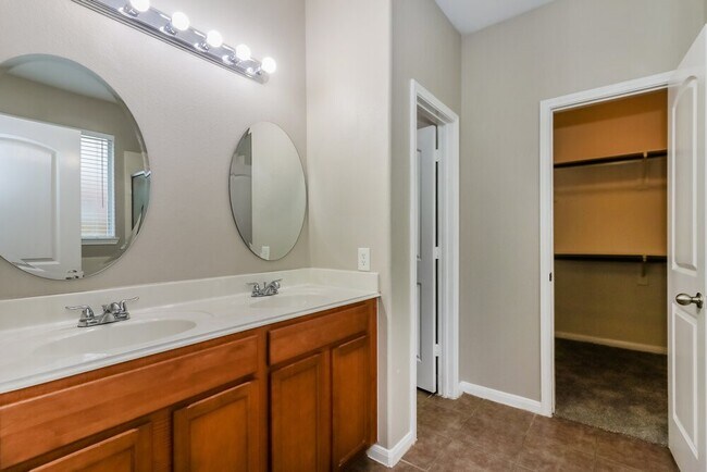 Building Photo - 6015 Starbrook Creek Dr