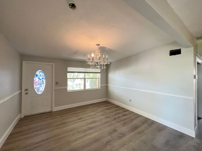 Building Photo - 6511 Seminole Dr