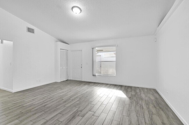 Building Photo - 13974 Folkestone Cir