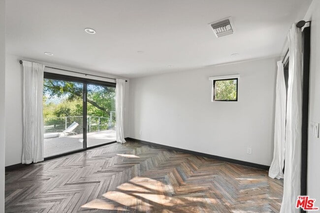 Building Photo - 21273 Entrada Rd