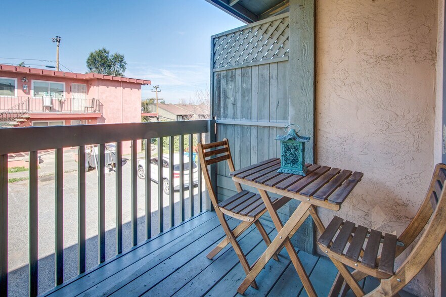 Building Photo - 1532 Valle Vista Ave