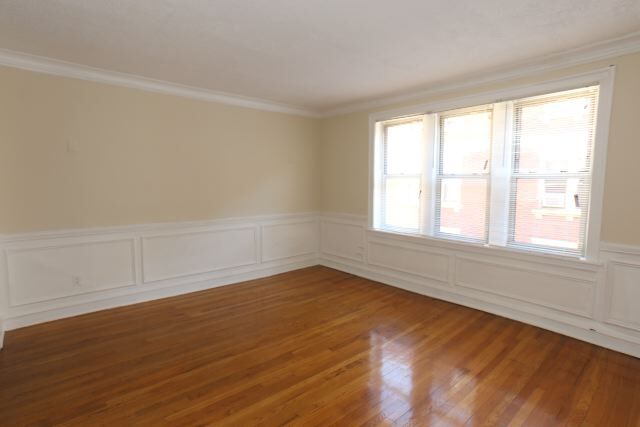 Building Photo - 549 W Surf St