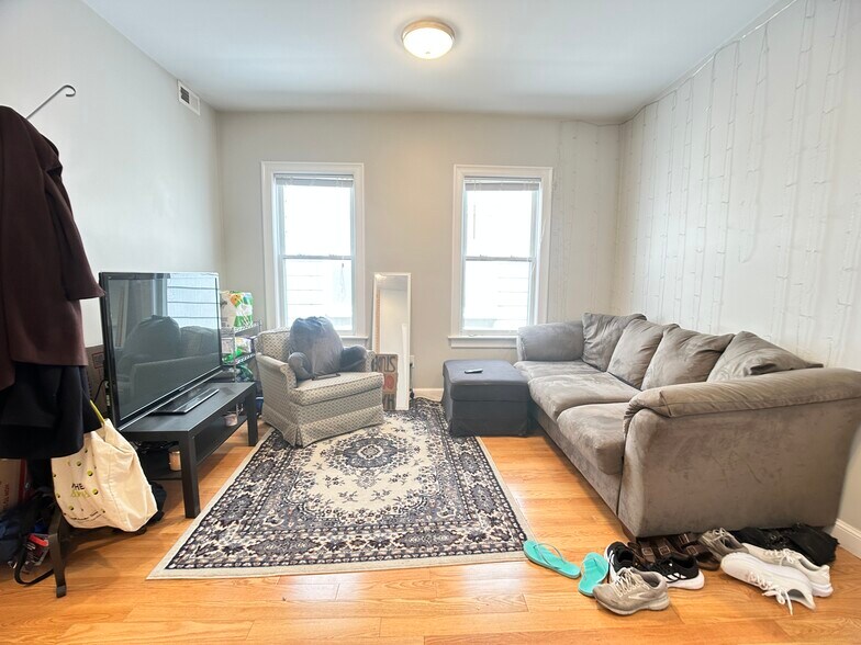 Building Photo - 81 Newbury St