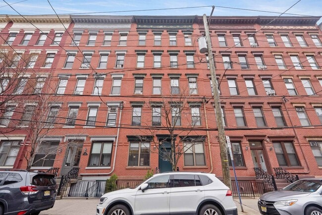 Building Photo - 809 Park Ave