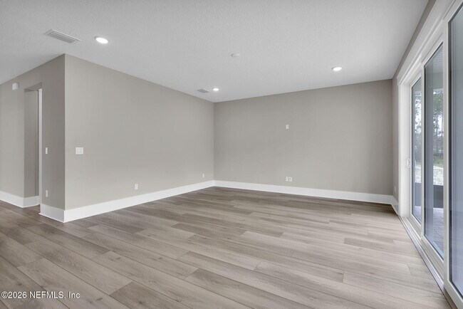 Building Photo - 202 Sutton Dr