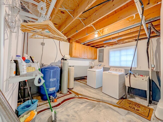 Building Photo - 8616 Hickory Ave