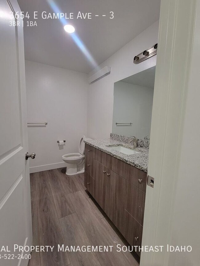 Building Photo - 3654 E Gample Ave