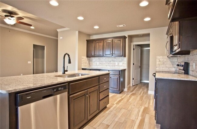 Building Photo - 728 NW 64th Ave