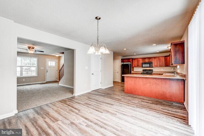 Building Photo - 180 Breezewood Dr