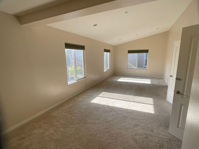 Building Photo - Oxnard 4 Bedroom 3 Full Bathroom 2-Story Home