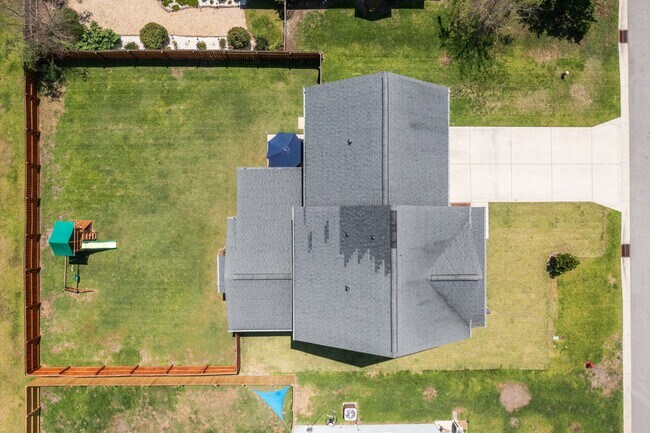 Building Photo - 509 Romper Rd