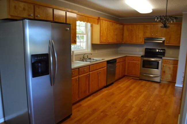 Building Photo - 127 Freedom Dr