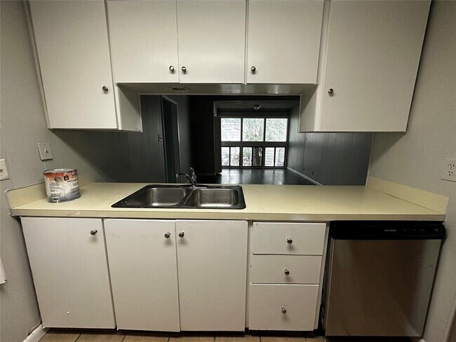 Building Photo - 1514 Forest Trail