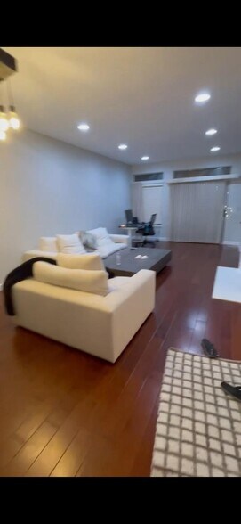 Building Photo - 522 Porpoise Bay Ter