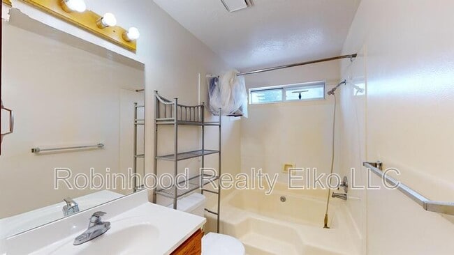 Building Photo - 2316 Sierra Dr