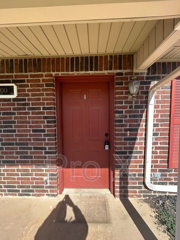 Building Photo - 3400 SW Landau Ct