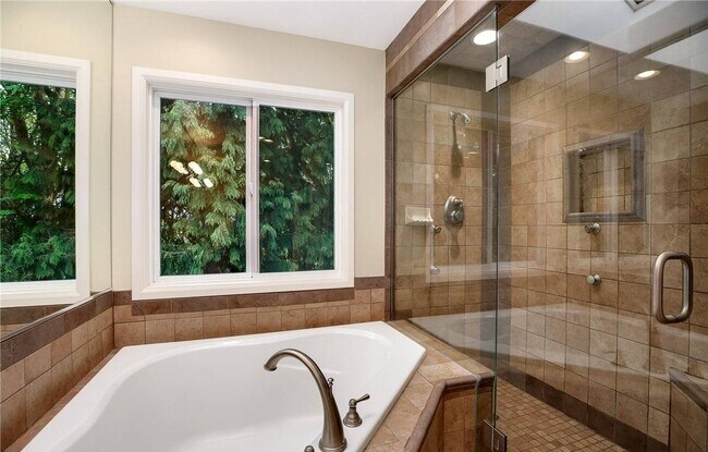 Building Photo - 11404 NE 106th Ln