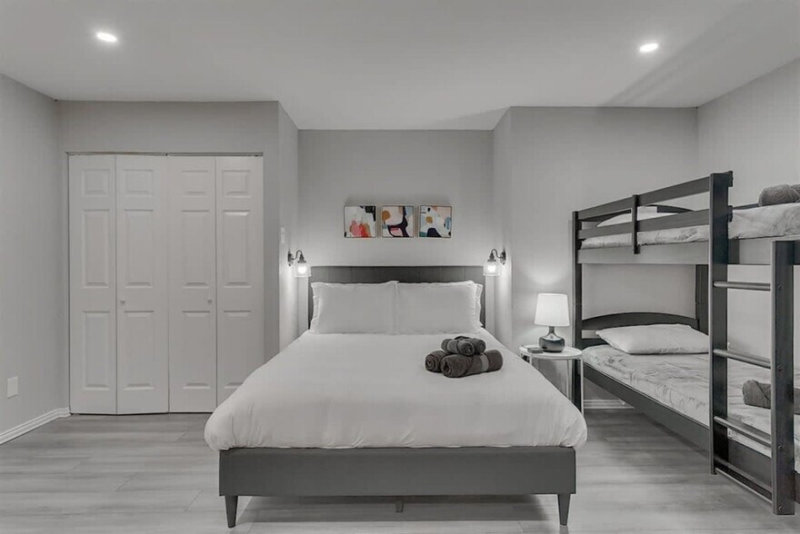 Building Photo - 2922 Clover Valley Dr